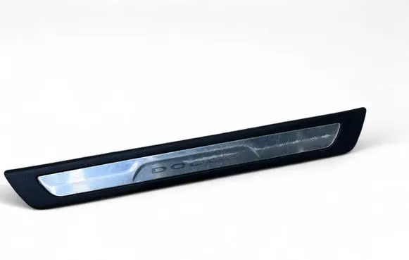 Dodge Durango III Front sill trim cover 66592 1037