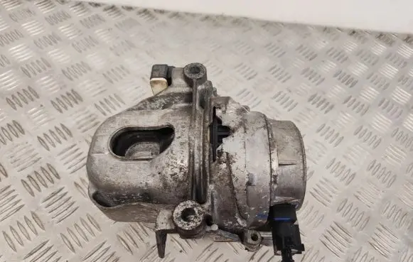 Audi Q7 4M Engine mount bracket 782215147918