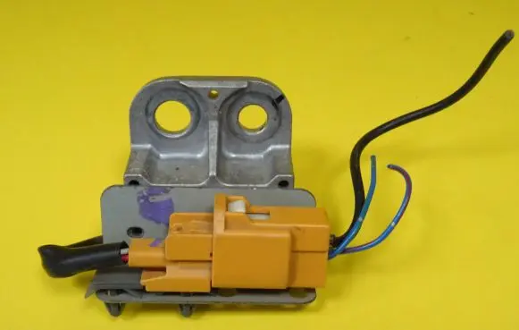 Nissan Micra Airbag deployment crash/impact sensor