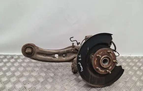 Rear wheel hub spindle/knuckle