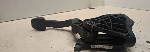 Volkswagen Polo V 6R Clutch pedal 6R1721059AA