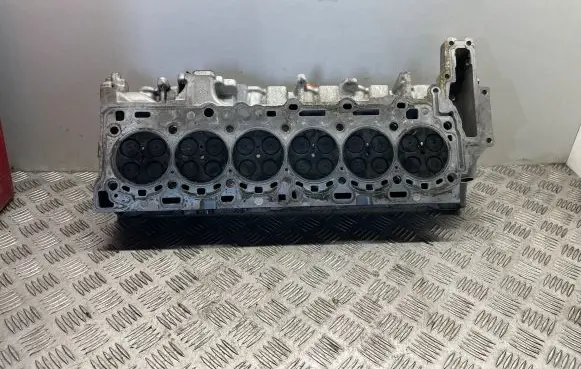 BMW 3 F30 F35 F31 Engine head 7812929