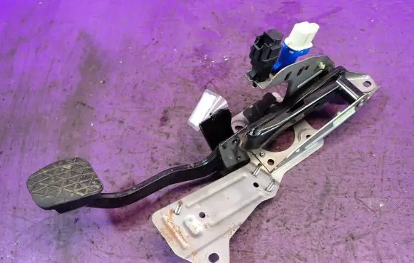 Mazda 3 II Brake pedal R3BBR3