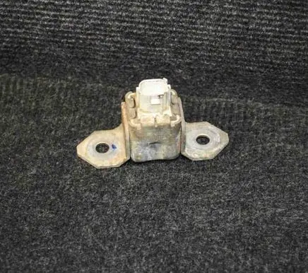 Mitsubishi L200 Airbag deployment crash/impact sensor 8651A083