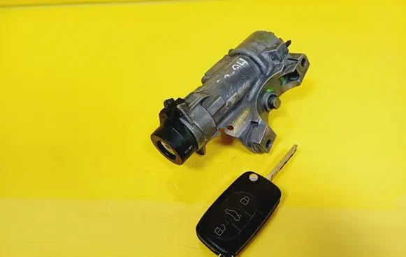 Audi A4 S4 B6 8E 8H Ignition lock 4B0905851C