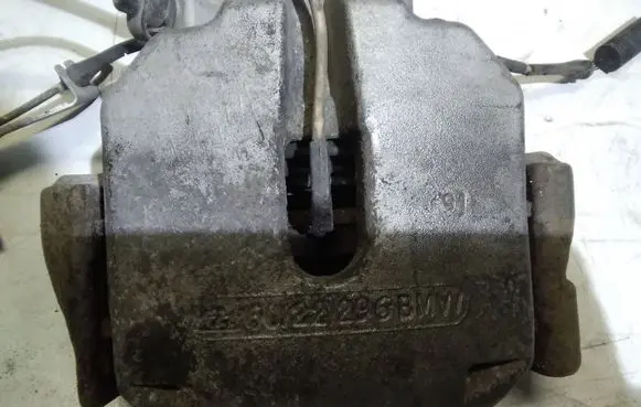 BMW 5 E39 Front brake caliper 6022296BMW 6022296