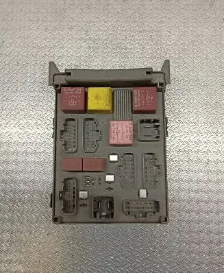 Renault Espace - Grand espace IV Fuse module 8200283811 518831011 8200004201E