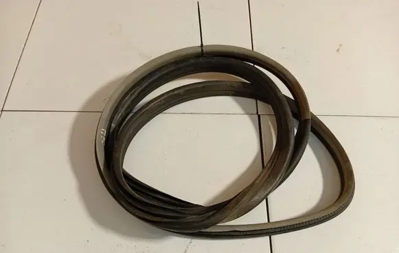Opel Astra H Rubber seal front coupe door 