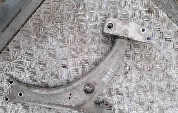 Volkswagen PASSAT B6 Front lower control arm/wishbone 3C0407153B
