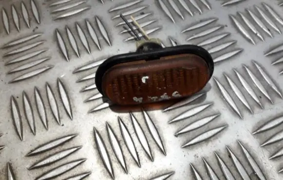 Renault Laguna I Front fender indicator light 13910020 6R0142789