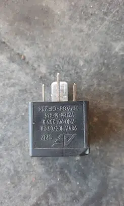 Volkswagen Transporter - Caravelle T5 Relay mounting block 95VW10K705CA 7M0951253A V23136J6X45