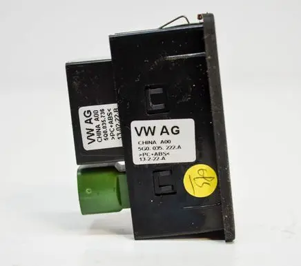 Volkswagen Golf VII AUX in-socket connector 