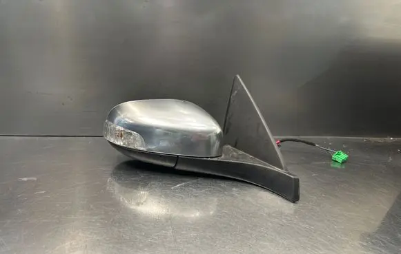 Volvo C30 Front door electric wing mirror 
