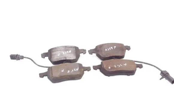 Volkswagen PASSAT B5.5 Brake pads (front) 