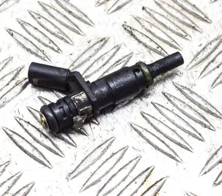 Mercedes-Benz E A207 Fuel injector A2720780249