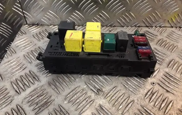 Mercedes-Benz CLK A209 C209 Fuse box set 0005401050 A0005401050