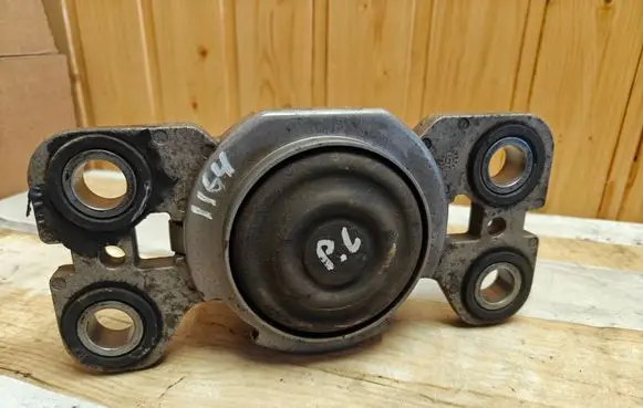Engine mount bracket