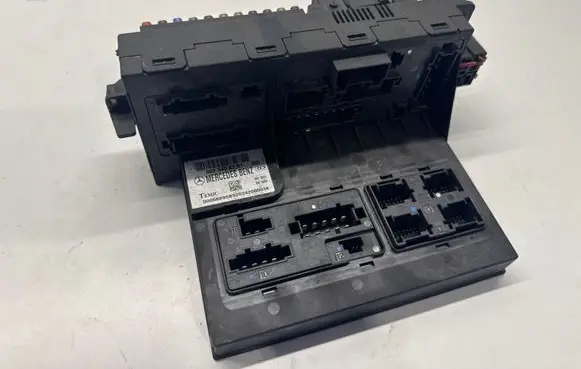 Mercedes-Benz E W211 SAM control unit 0025458701