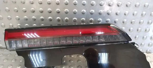 Volvo C40 Tailgate rear/tail lights 32365673