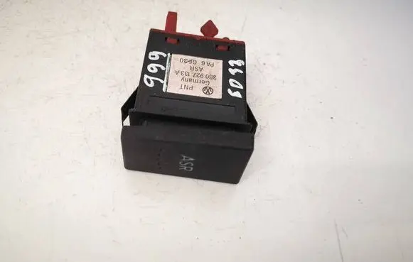 Volkswagen PASSAT B5 Traction control (ASR) switch 3B0927133A