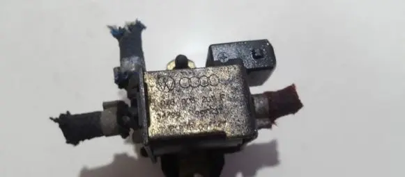 Volkswagen Golf III Turbo solenoid valve 028906283F