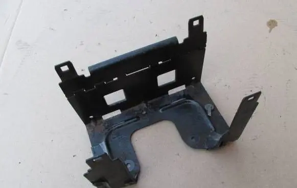 Dodge Nitro Battery bracket 