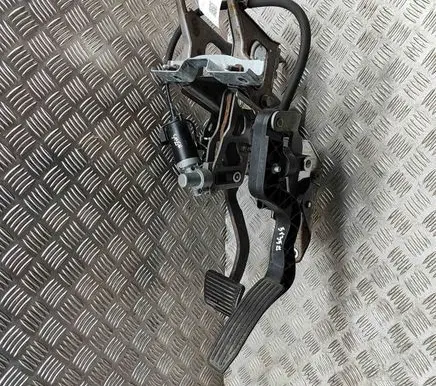 Chevrolet TrailBlazer Brake pedal KSR262234 15817763