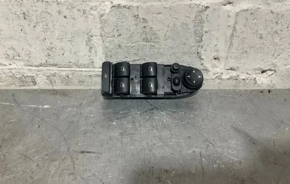 BMW 5 E60 E61 Electric window control switch 9122111 MT212100512