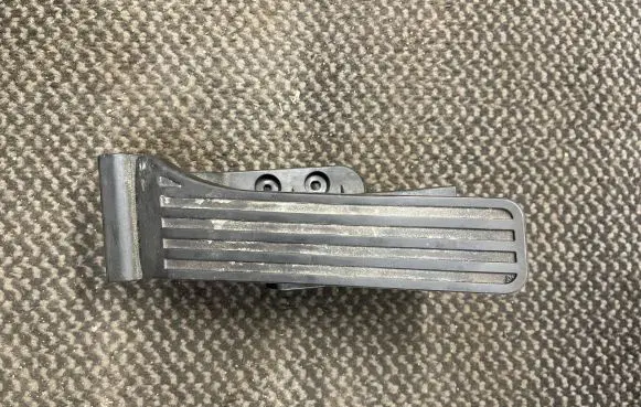 Mercedes-Benz E W212 Accelerator throttle pedal A2043000004