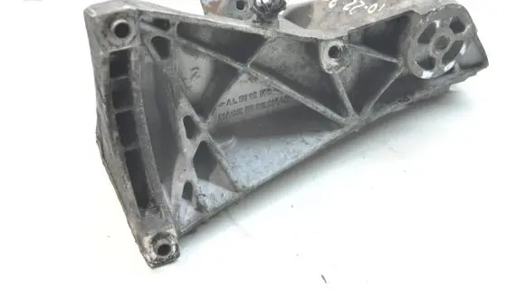 Porsche Cayenne (92A) Engine mounting bracket 948102216