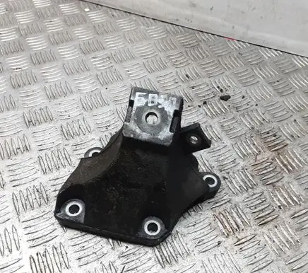 Engine mounting bracket