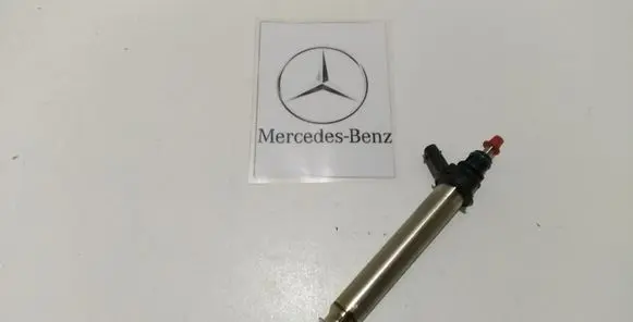 Mercedes-Benz GL X166 Fuel injector A2560700187 0261500397