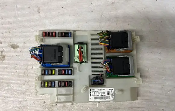 Volvo XC60 Fuse module 31327996AA