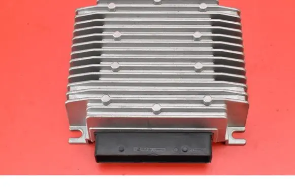 Tesla Model S Sound amplifier 1004833-10-A