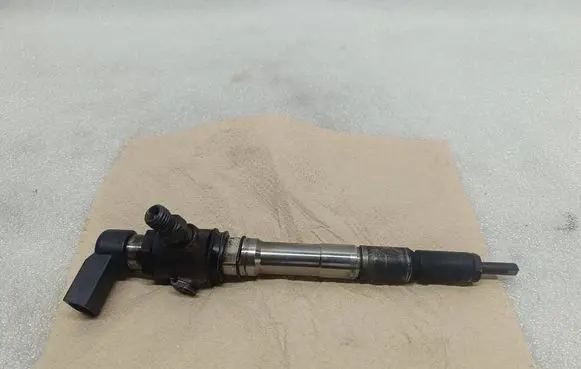 Volkswagen Golf VI Fuel injector 03L130277B