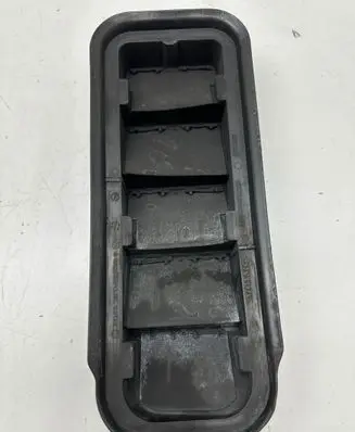 Volvo C40 Quarter panel pressure vent 31449325