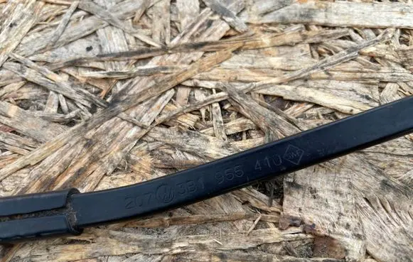 Volkswagen PASSAT B5 Wiper trim 3B1955410