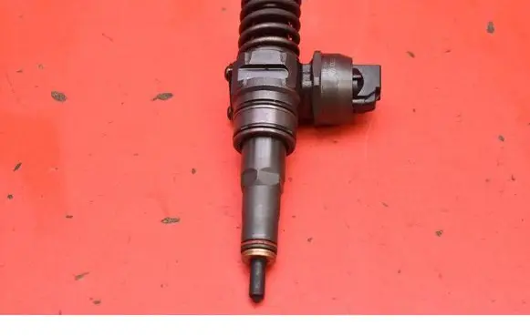Skoda Octavia Mk2 (1Z) Fuel injector 038130073AG