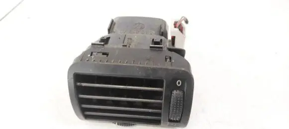 Volkswagen PASSAT B5 Dash center air vent grill 3B0819703A