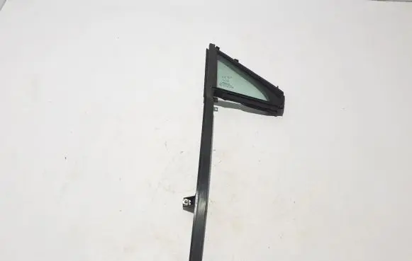 Renault Zoe Front vent window/glass (coupe) 803300369R
