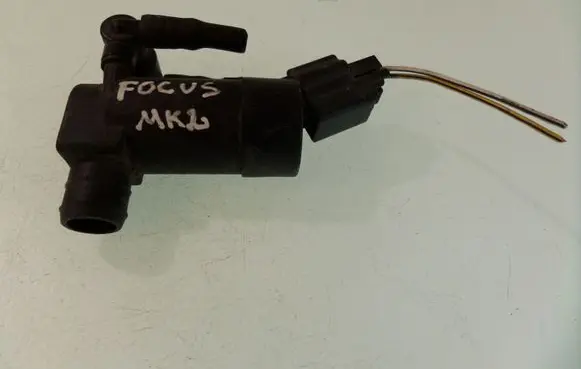 Ford Focus Windscreen/windshield washer pump 1S7117K624FE