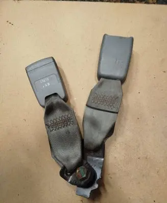 Suzuki Forenza Rear seatbelt buckle 