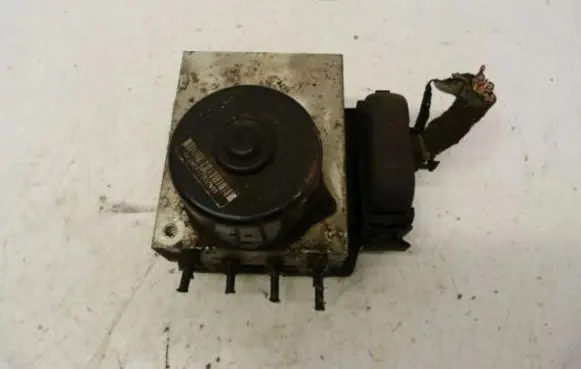 Volkswagen New Beetle ABS Pump 1J0907379S
