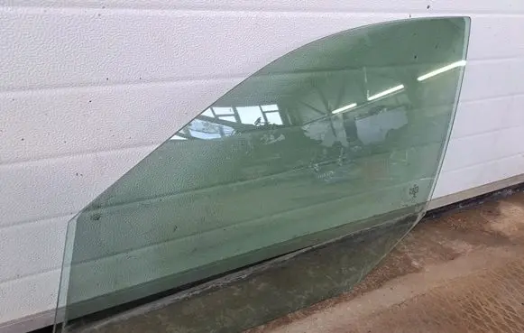 Mercedes-Benz E W212 Front door window glass four-door 43R00050 E643R00050 E000292