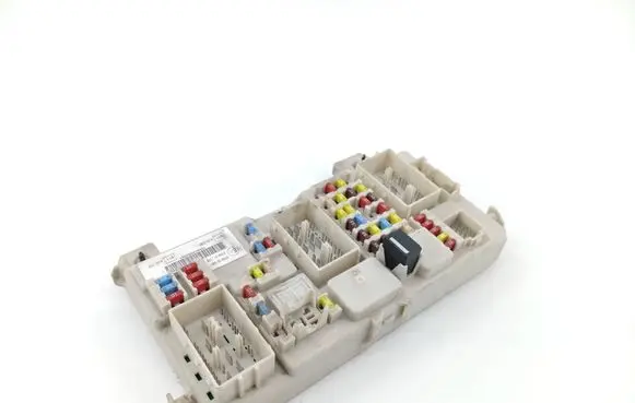 Ford Kuga I Fuse module 7M5T14A073JD
