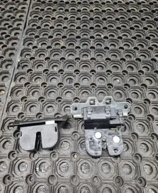 Tailgate/trunk/boot lock/catch/latch