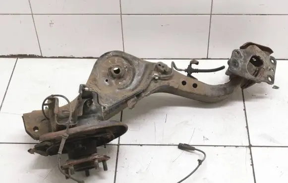 Nissan Qashqai+2 Rear wheel hub spindle/knuckle 