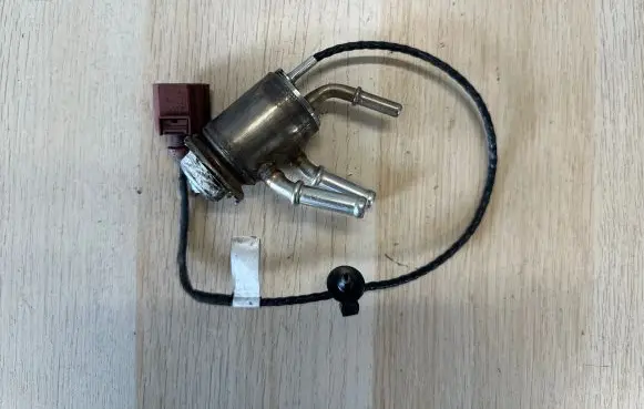 Skoda Octavia Mk4 Fuel injector 05L131113M