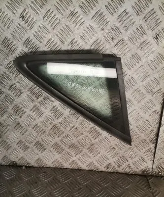 Volkswagen Touran II Front door vent window glass four-door 