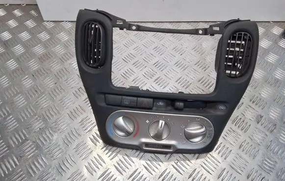 Radio/GPS head unit trim